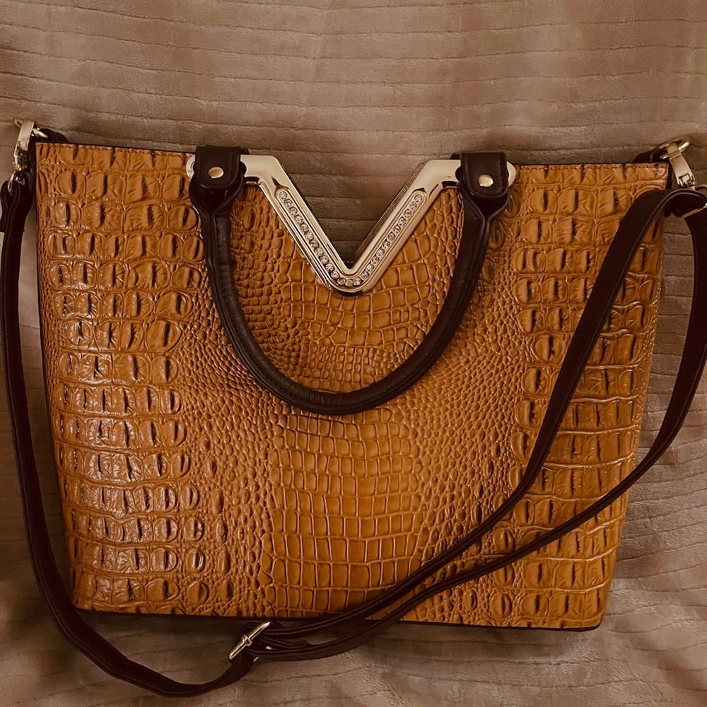 Shoulder Bag with detachable shoulder straps, double handles.